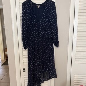 Women’s Navy Floral V-Neck Long Sleeve Dress
